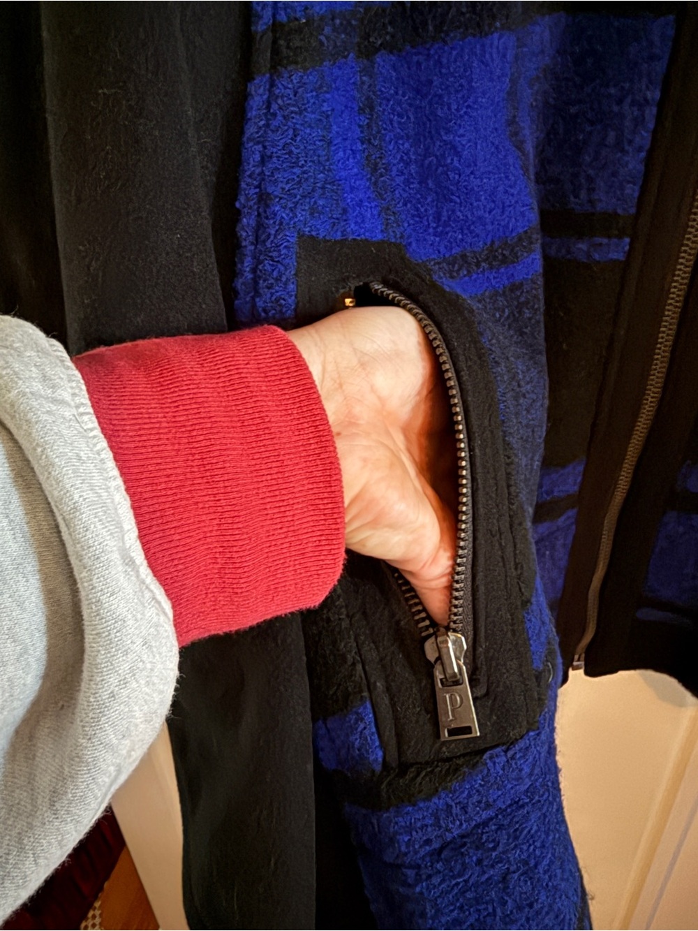 Pendleton Wool-Blend Black & Royal Blue Plaid Hooded Zip Cape - Picture 2 of 9